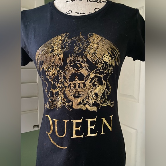 🎶 QUEEN BAND TEE 🎶 - Picture 3 of 3